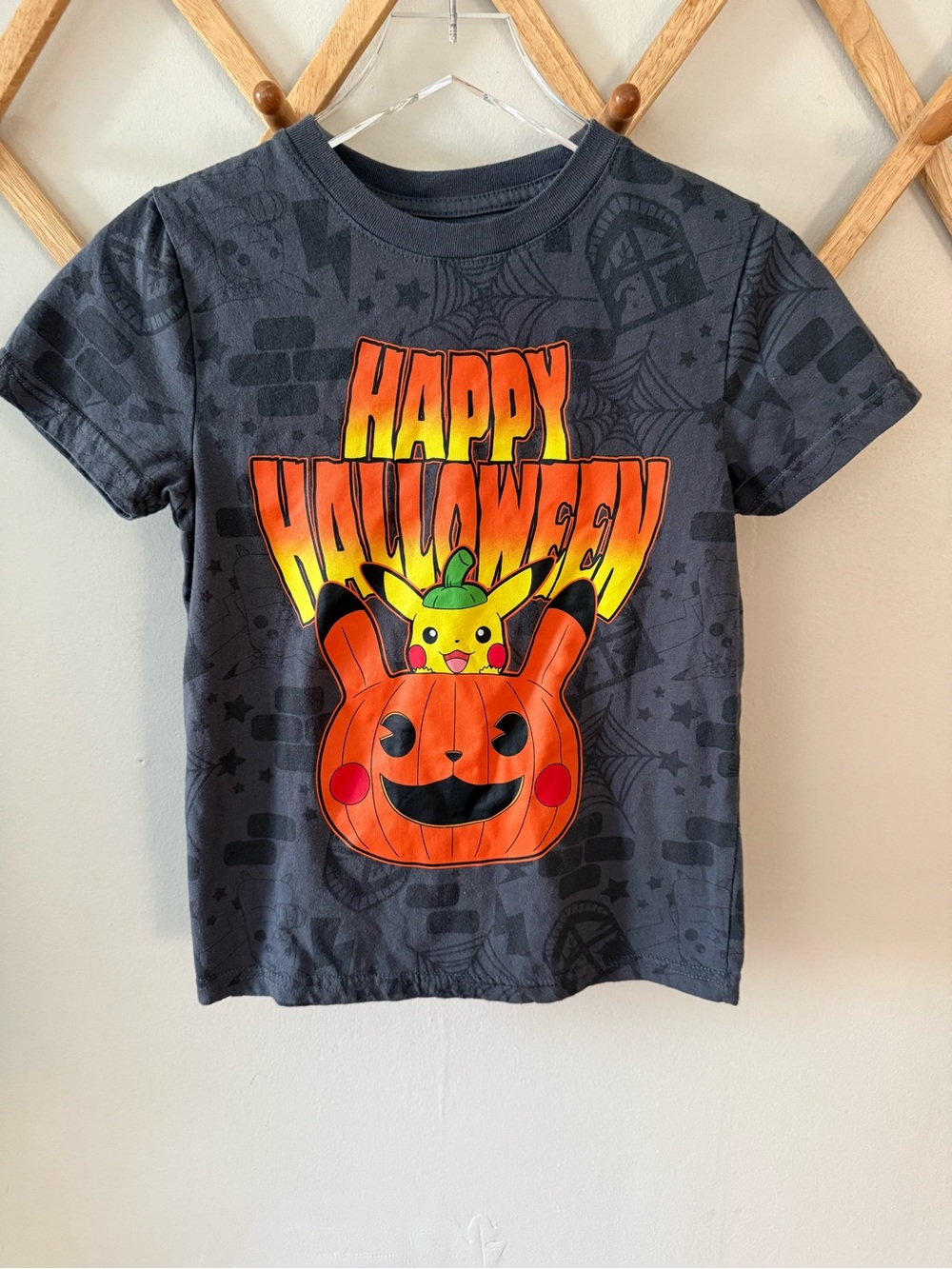 Pokémon Pikachu Happy Halloween Pumpkin Graphic Tee Boys XS Hybrid Apparel